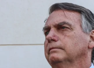 Ordem do STF determina que Bolsonaro entregue passaporte à Justiça