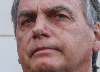 Defesa de Bolsonaro quer acesso a depoimentos de ex-comandantes das FA