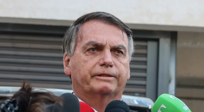 Bolsonaro pede anulação da delação de Cid e afastamento de Moraes