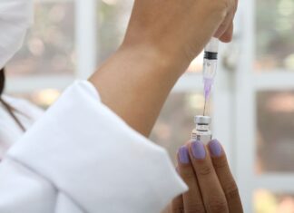 Covid-19: casos em acompanhamento mais do que dobram em uma semana