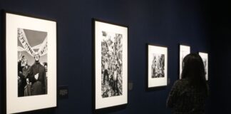Exposição mostra olhar de Sebastião Salgado sobre Revolução dos Cravos