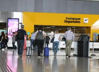 Vinte mil aposentados já compraram passagens pelo Programa Voa Brasil