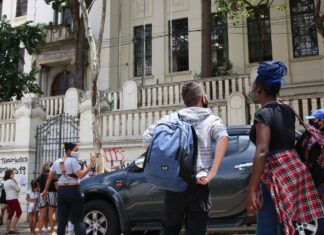 SP: Justiça determina volta de professores só após vacinação completa