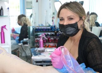 Projeto oferece tatuagens gratuitas para cobertura de cicatrizes
