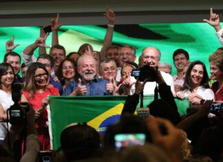 Em primeiro discurso, Lula diz que combate à miséria é sua missão