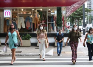 Brasil registra 6,2 mil novos casos e 122 óbitos por covid-19