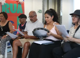 Coral formado por pessoas em situação de rua se apresenta em São Paulo