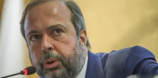 Ministro quer modernização de contratos com distribuidoras de energia