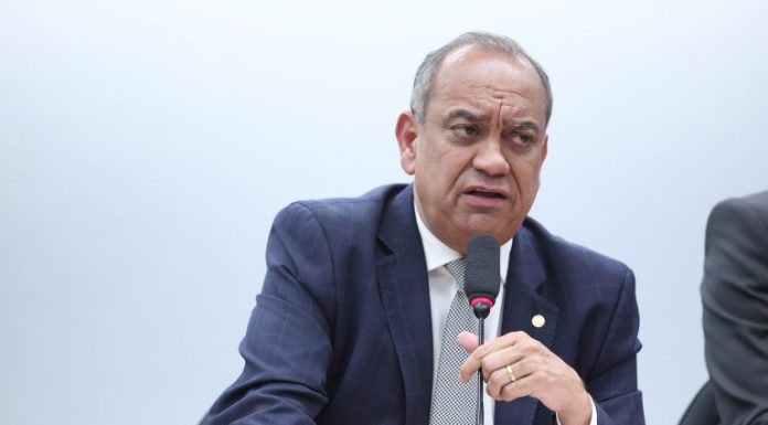 Importação de aço chinês ameaça empregos e siderurgia nacional, alertam debatedores Importação de aço chinês ameaça empregos e siderurgia nacional, alertam debatedores