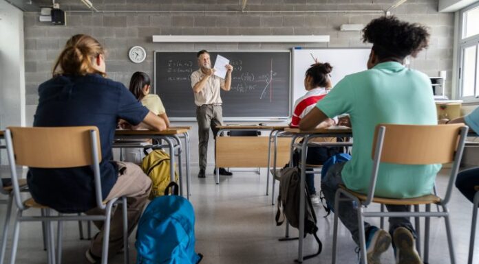 Importância do ensino de filosofia e sociologia será debatida em seminário da Comissão de Educação Importância do ensino de filosofia e sociologia será debatida em seminário da Comissão de Educação
