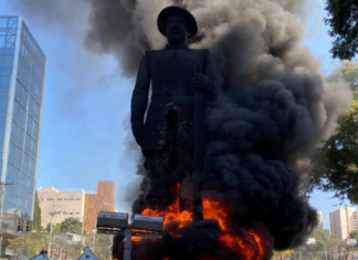 Polícia investiga incêndio em estátua de Borba Gato na capital de SP