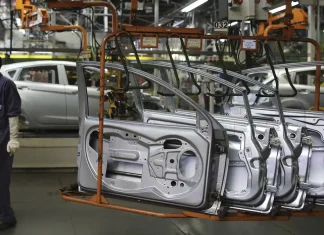 Produção industrial tem queda de 0,2% em outubro