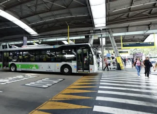 Bomba caseira explode no Terminal Pinheiros, em São Paulo