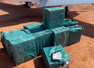 FAB intercepta avião com 500 quilos de cocaína