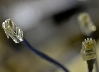 Nove a cada dez brasileiros têm acesso à internet em casa