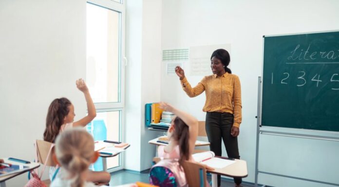 Isenção de Imposto de Renda sobre salário de professores é tema de audiência na Câmara Isenção de Imposto de Renda sobre salário de professores é tema de audiência na Câmara