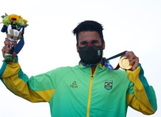 Brasil ganha ouro no surfe e bronze na natação