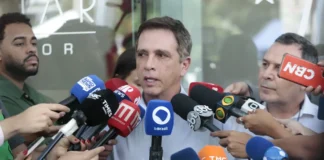 Bolsonaro deve ter alta nesta quinta e retornar à cela na PF
