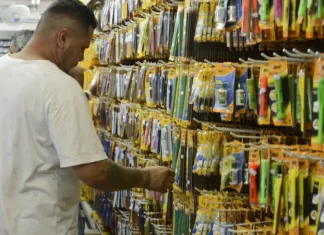 Preço de material escolar pode variar até 276% nas papelarias de SP