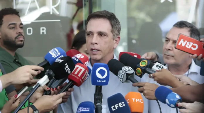 Bolsonaro deve ter alta nesta quinta e retornar à cela na PF