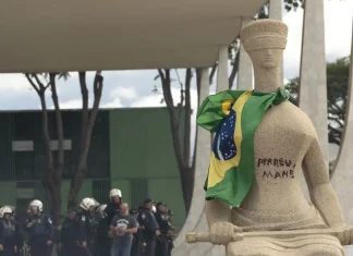 Moraes vota para condenar mulher que pichou “Perdeu, mané” no STF