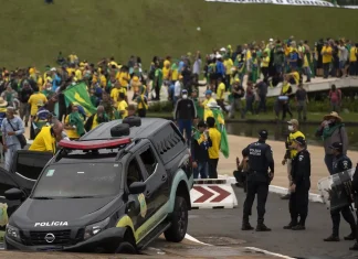Moraes determina extradição de foragidos do 8/1 que estão no exterior