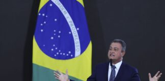 “Vai ser o ritmo da correria”, afirma Rui Costa ao assumir Casa Civil