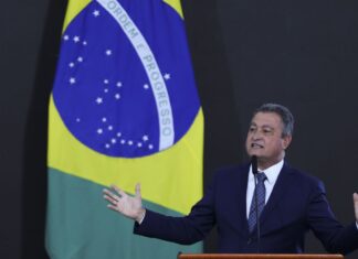 “Vai ser o ritmo da correria”, afirma Rui Costa ao assumir Casa Civil