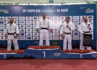 Atletas de Cotia recebem medalha de prata em campeonato nacional de judô