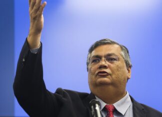 Dino enviará ao Congresso proposta para fortalecer atuação dos poderes