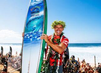 Perto de completar 50 anos, Kelly Slater conquista título de Pipeline
