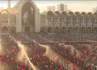 Milhares acompanham funeral de Ali Khamenei