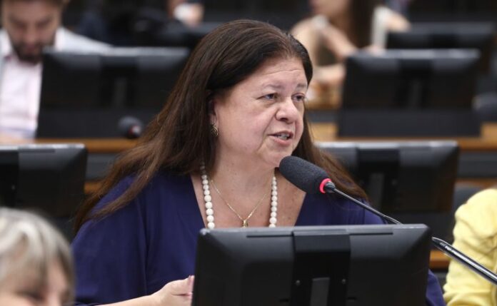 Lei amplia licença-maternidade após internações prolongadas