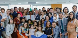 Lei amplia licença-paternidade para 20 dias e cria salário-paternidade Lei amplia licença-paternidade para 20 dias e cria salário-paternidade