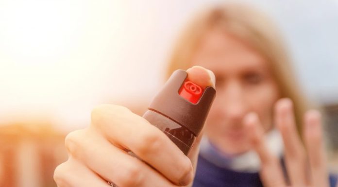 Lei autoriza venda de spray de pimenta para defesa pessoal de mulheres Lei autoriza venda de spray de pimenta para defesa pessoal de mulheres