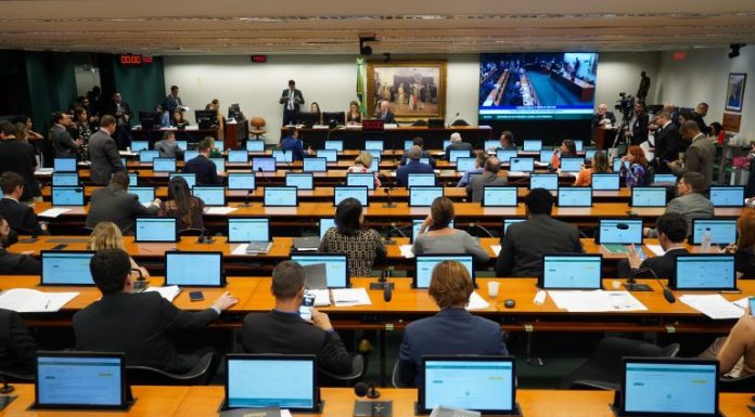 Líderes definem comando das comissões permanentes da Câmara Líderes definem comando das comissões permanentes da Câmara
