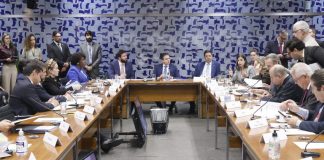 Líderes partidários definem na terça-feira projetos que serão analisados pelo Plenário Líderes partidários definem na terça-feira projetos que serão analisados pelo Plenário