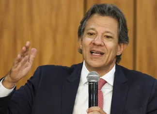 Pé-de-Meia não vai ser interrompido, diz Haddad
