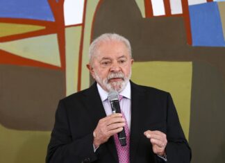 Lula diz que democracia é o patrimônio mais precioso da população