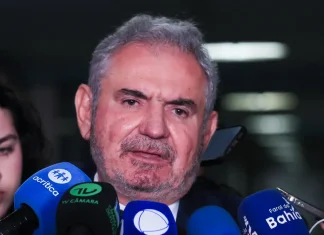 Governo discute solução para R$ 15 bi fora do teto do Orçamento 2025