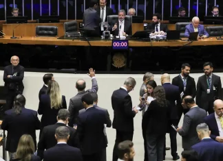 Câmara aprova urgência para corte de gastos e governo promete negociar
