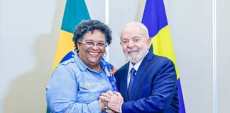 Lula e Mia Mottley discutem mudança climática em reunião na Guiana