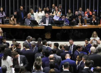 Congresso derruba vetos e eleva valor de emendas parlamentares
