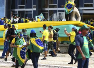 STF tem maioria para tornar réus mais 245 denunciados por ato golpista