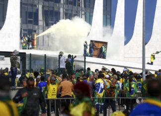 Lesa Pátria: PF cumpre mandados de busca e apreensão em 4 estados