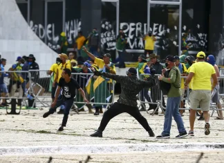 Para psicanalistas, ataque do 8/1 foi movido por revolução imaginária