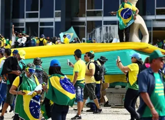 Cientista político vê onda bolsonarista enfraquecida após condenação