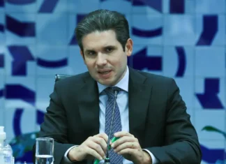 Hugo Motta confirma para hoje votação de isenção do Imposto de Renda