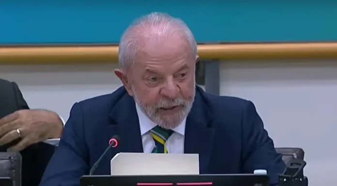 Lula diz que gestor que deixa obra parada deve ser preso