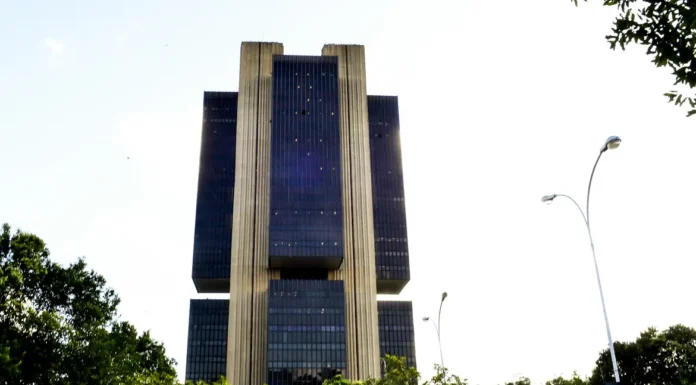 Banco Central passa a bloquear chaves Pix usadas em golpes e fraudes